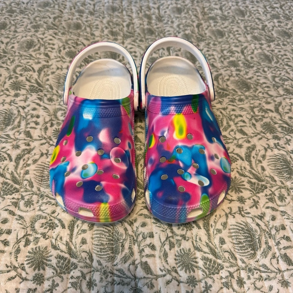 Croc’s solar rainbow tie dye clogs - Picture 2 of 13